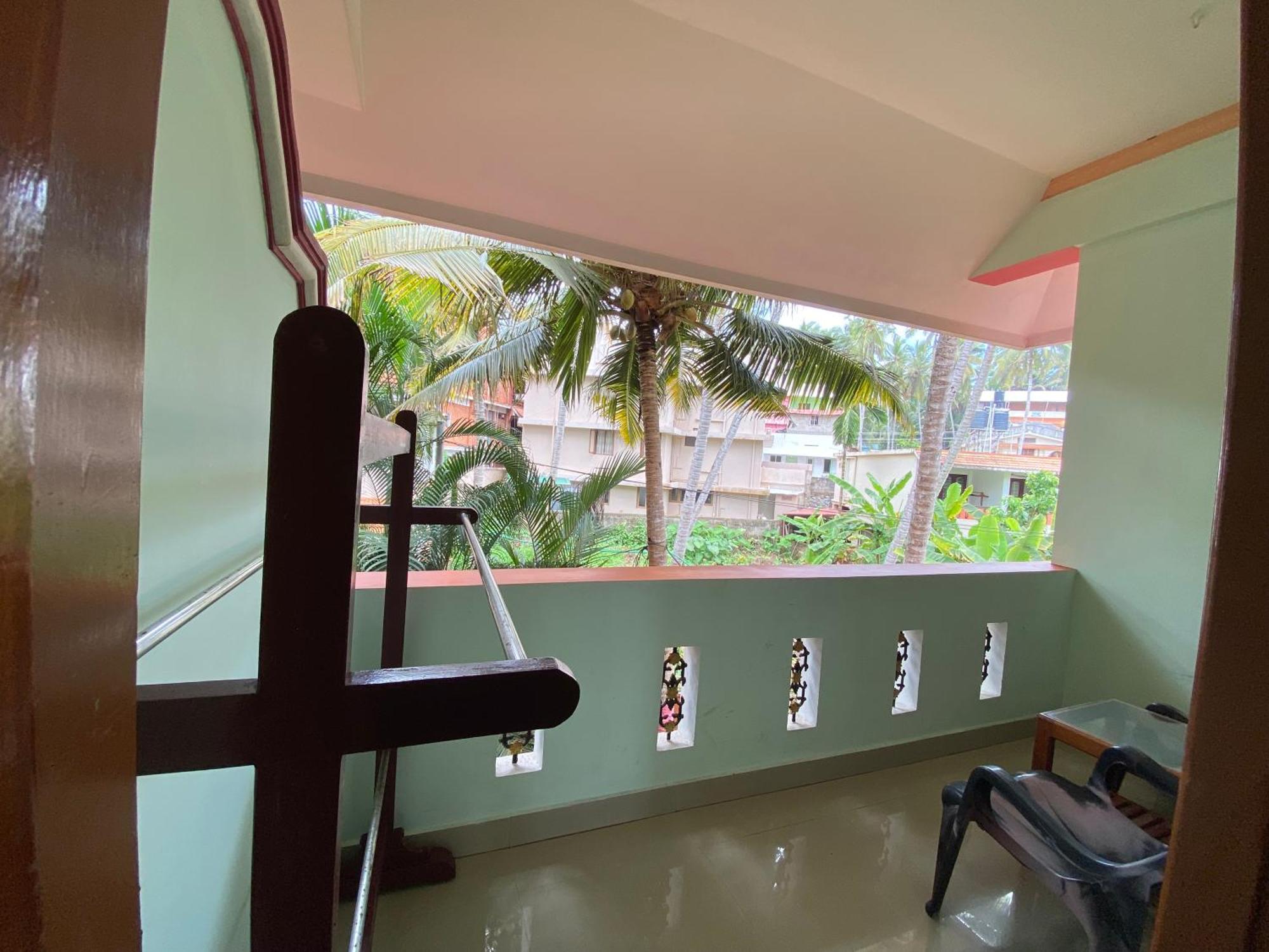 Packbag Comfort Bed & Breakfast Kovalam Exterior foto
